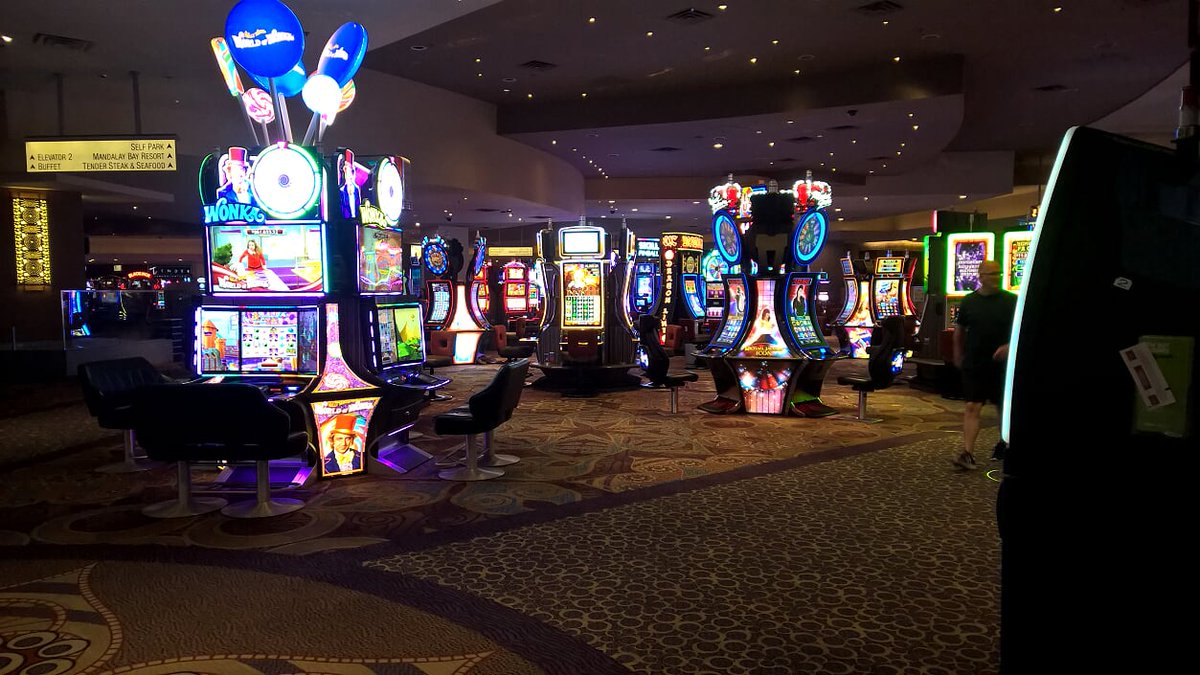 Intec_CZ's tweet photo. Intecs je na #inspire2018 v Las Vegas! Týden v poušti, inspirace, novinky, diskuze s partnery. A taky všudepřítomné vlezlé vedro, lepší zůstat v kasínu. https://t.co/Tt5Yx1GrNC