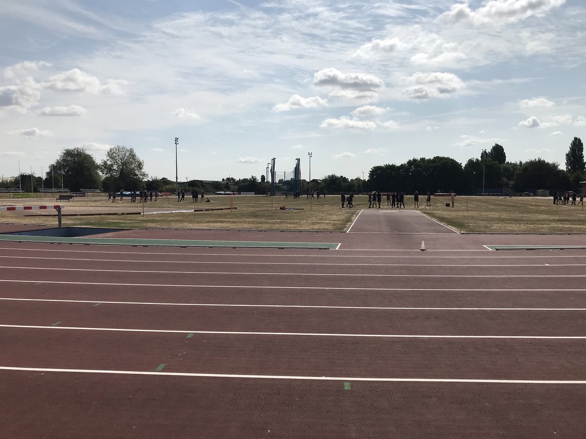 BFS_sport's tweet photo. 420 @bedsfreeschool students taking part in the inclusive sports part of sports day! Cricket, softball, golf, ultimate frisbee, softball, volleyball, rounders and everyone’s favourite tug of war! Traditional track and field this afternoon from approx 1pm #gobfs https://t.co/KsBJO8kIHU