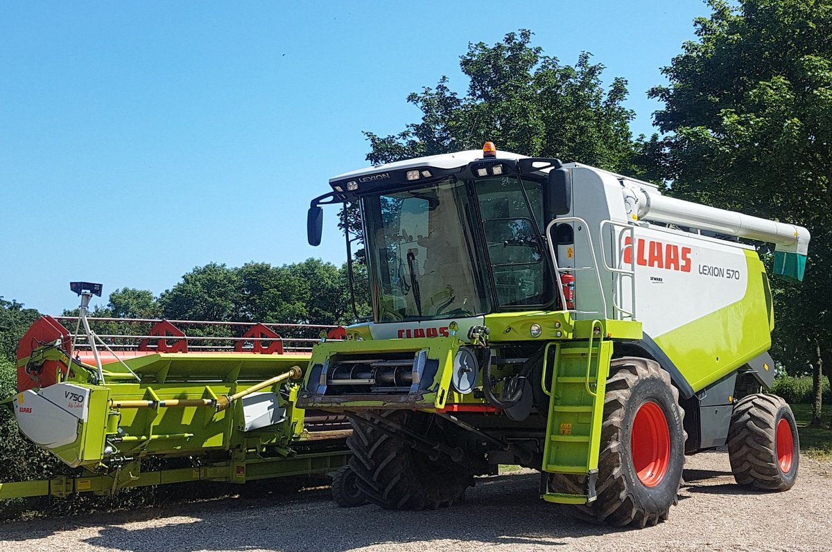 sunkfarmer's tweet photo. From the past to present 1973 to 2018 we've had them all #mycombines #YourHarvest Oh yes I'm the nutter on Dominator80 #cabless in a field of winter barely #itchyfooker https://t.co/8rsYdK6Tur