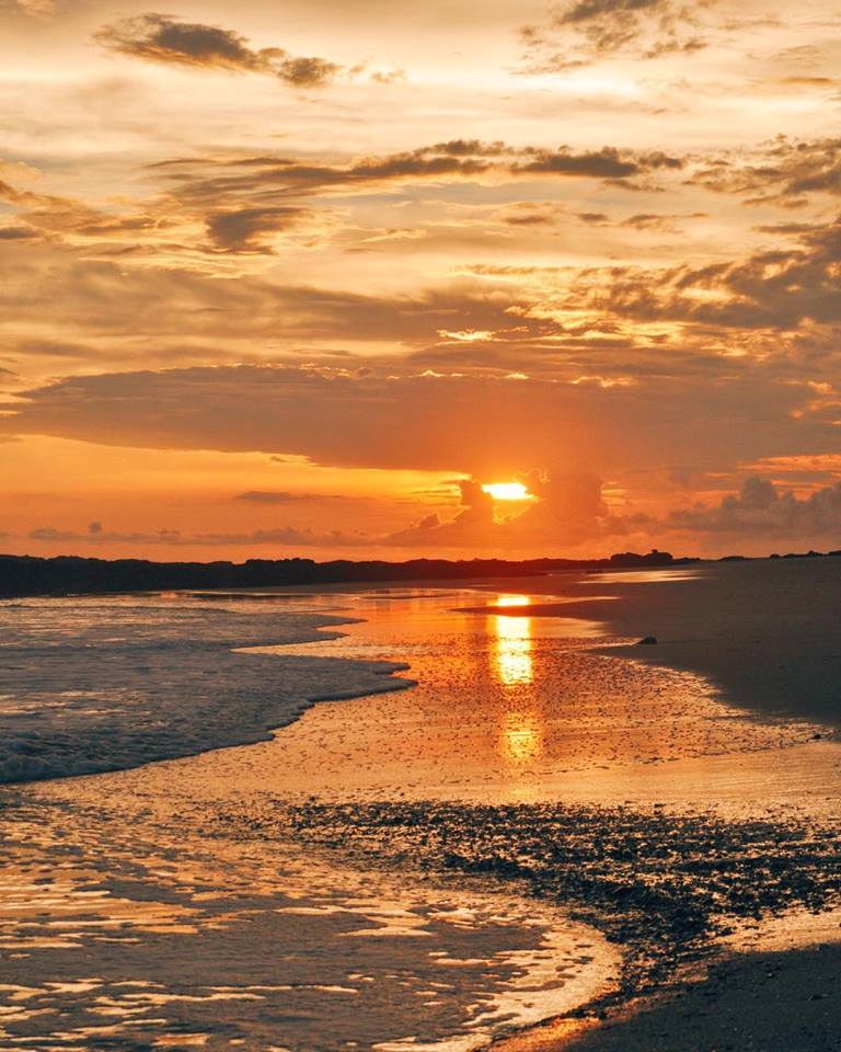Distinct_Travel's tweet photo. Sun-drenched skies are just part of another day in Santa Teresa.
What beach have you fallen love with in Costa Rica? 
Instagram photo by: constancelggr

#beach #sunsets #visitcostarica #CostaRica #amazingearth #Travel #TravelTuesday #traveltheworld https://t.co/SMQV3IQktl