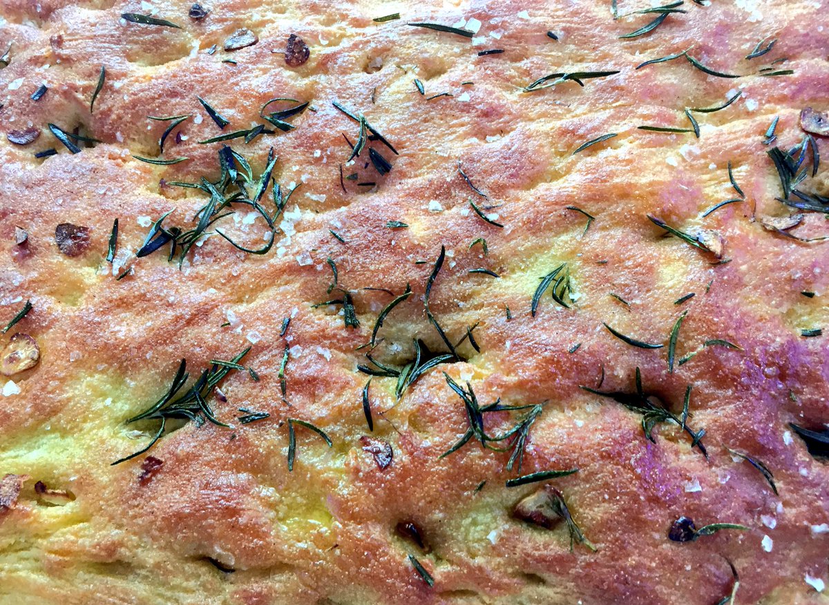 Hayden1974's tweet image. A photo of some Oily bread straight out the oven..... 
#recipes #foccacia #italy 🇮🇹@3TourCookBook