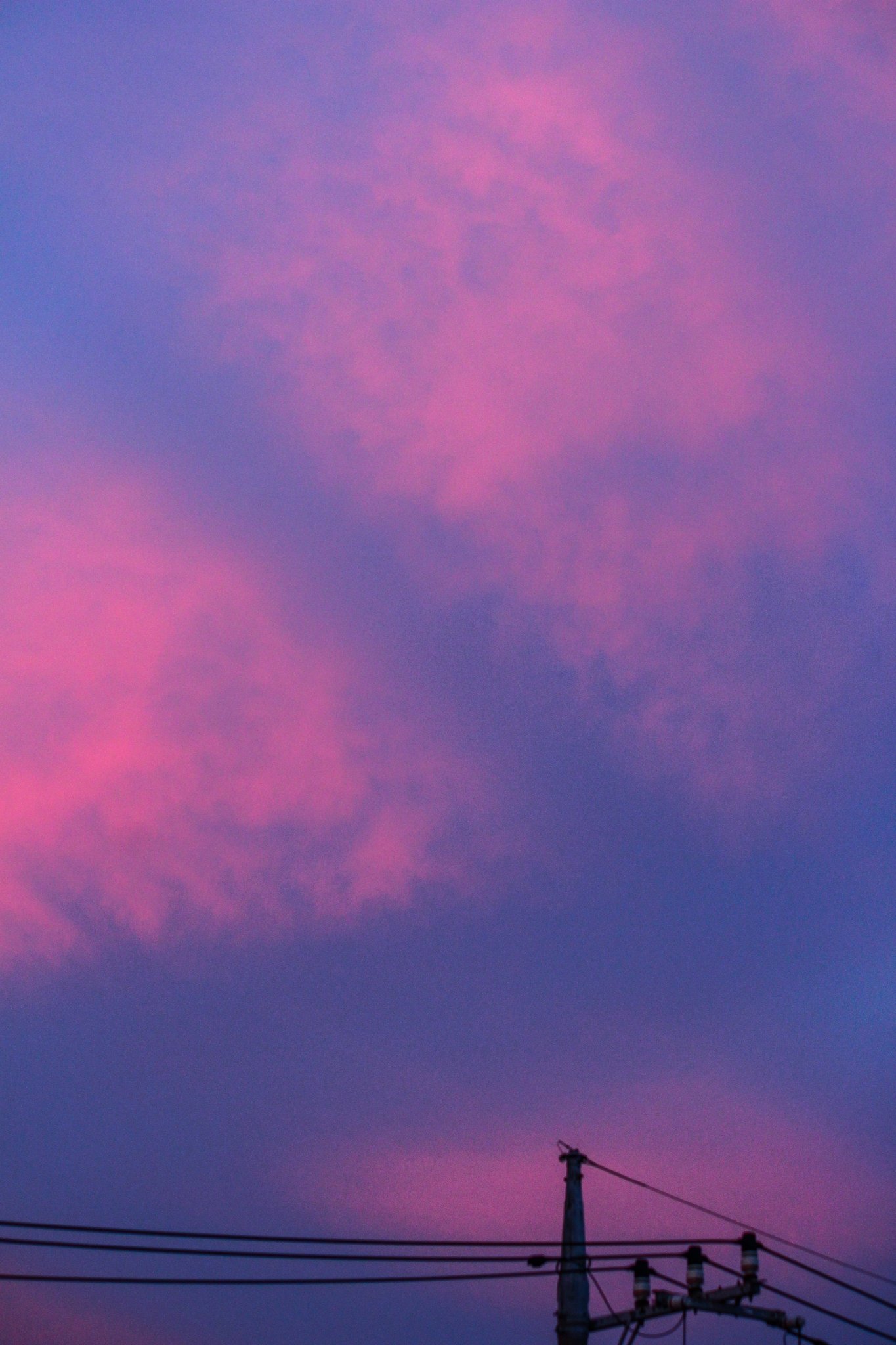 Twitter এ ひぃ 西空の夕焼けが 北の空も 染め上げて 東の空も 夕焼け色だった そんで 東から南の空にみえてる 白い光の帯 は なんだろう T Co Ishn3zbpzs ট ইট র