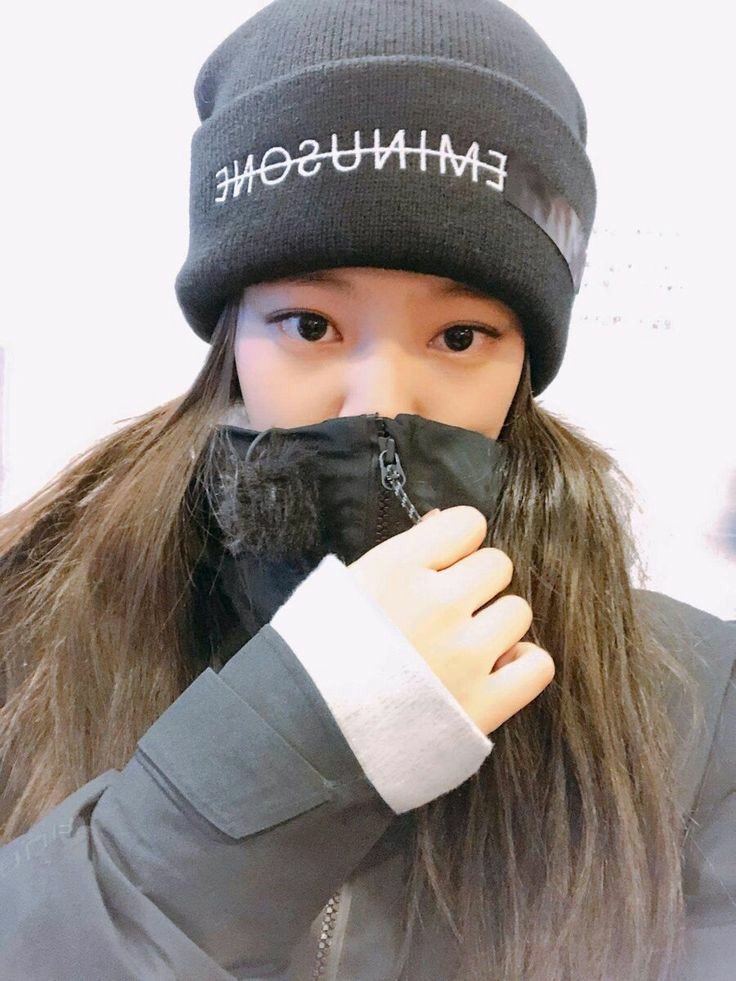 Jennie being a good daughter that she is, promoting GD's fashion brand. #BIGBANG  #BLACKPINK