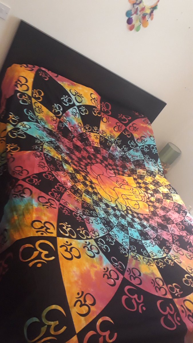 Cyriaxo's tweet photo. Slightly obsessed with our new bed cover ππ Its sooo puurdyyyππ #GoodVibes #MovingGift https://t.co/1QmEBIkcDn