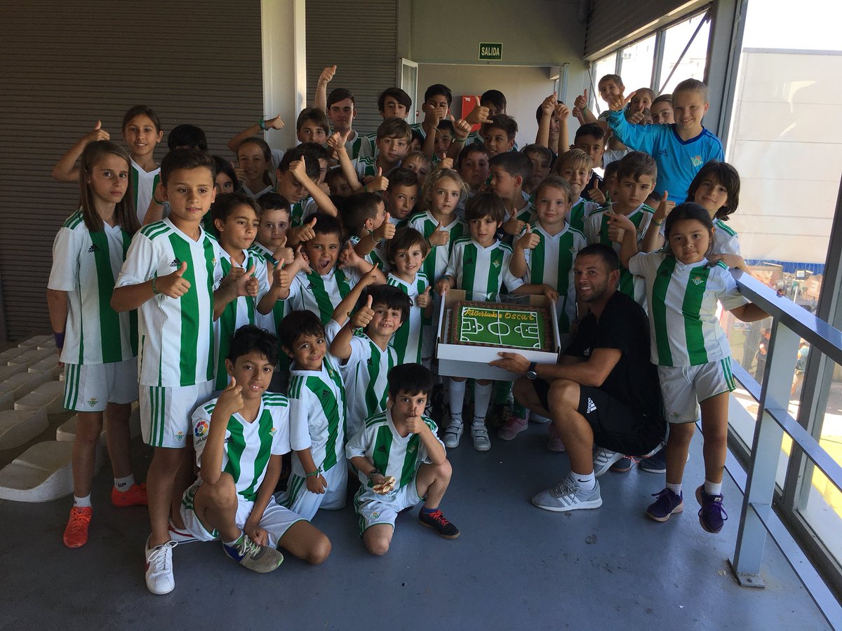 BetisAcademy's tweet photo. Feliz cumpleaños verdiblanco!! 😍💚 https://t.co/B4PfOzqQDe