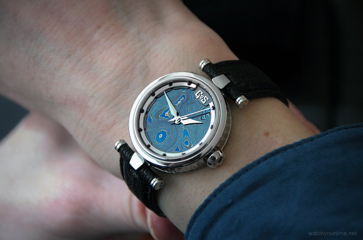 wytimenet's tweet photo. GoS Sarek Ladies Midnight Blue #onthewrist
.@PatrikSjogren #gos #goswatches #gossarek #sweden #damascussteel #patternweldedsteel #temperedsteel #signsofvikingpast #bespokewatches #watches #ladieswatch https://t.co/n9BBO6VyJ1
