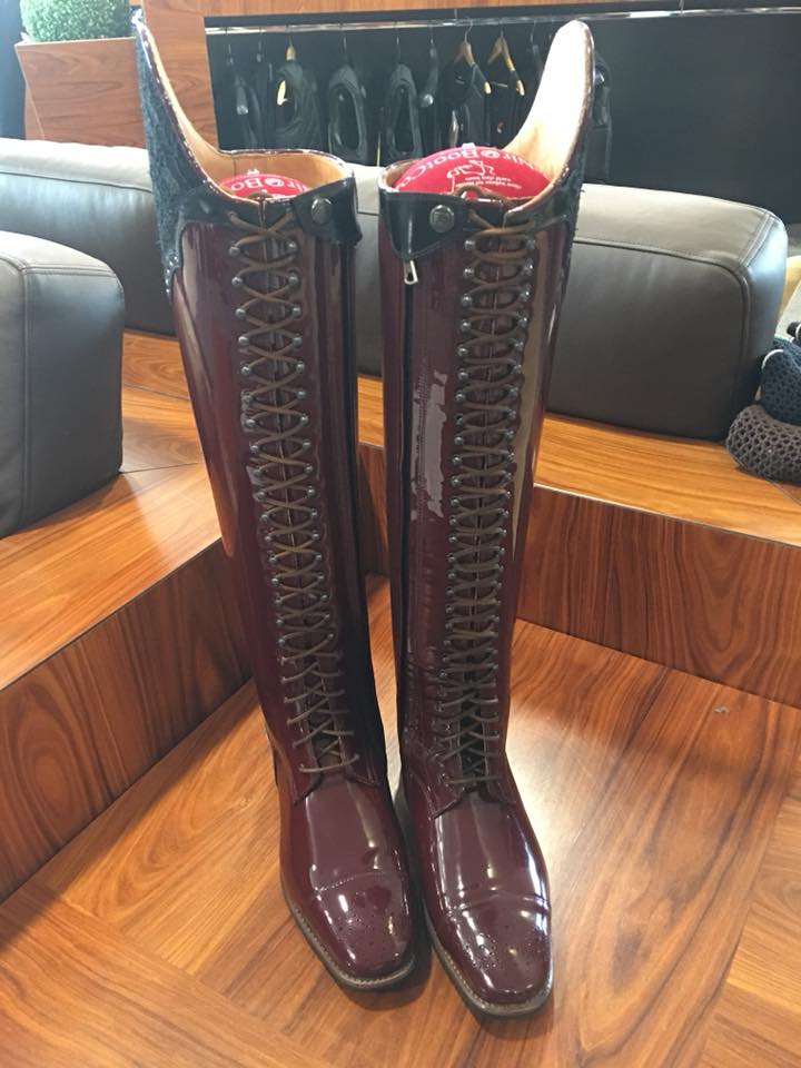 denirobootco's tweet photo. Another happy customer!

Thanks to Reitsport Siegl for the nice pictures!

#EquestrianBoots #FullyCustomizableBoots #RidingBoots #MadeToMeasureBoots #PoloBoots #Eventing #Jumping #Fashion #MadeInItaly #ItalianStyle #EquestrianStyle #RideInStyle #Dressage https://t.co/QaW3nL4AOp