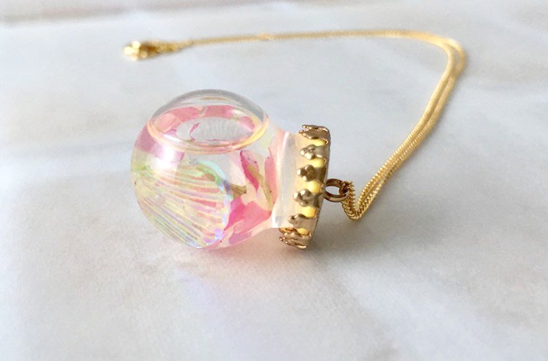 craftdemi01's tweet photo. https://t.co/BH1pogHrqF
Sparkling pink : 涼しげピンクのネックレス

可愛いキャンディースターとシェルフィルムを使用したネックレスです。
水面のような煌めきをお楽しみいただけましたら嬉しいです♪

#minne夏の新作デー
#minne #ミンネ #ハンドメイドアクセサリー #ガラスドーム https://t.co/mIOULFPis6