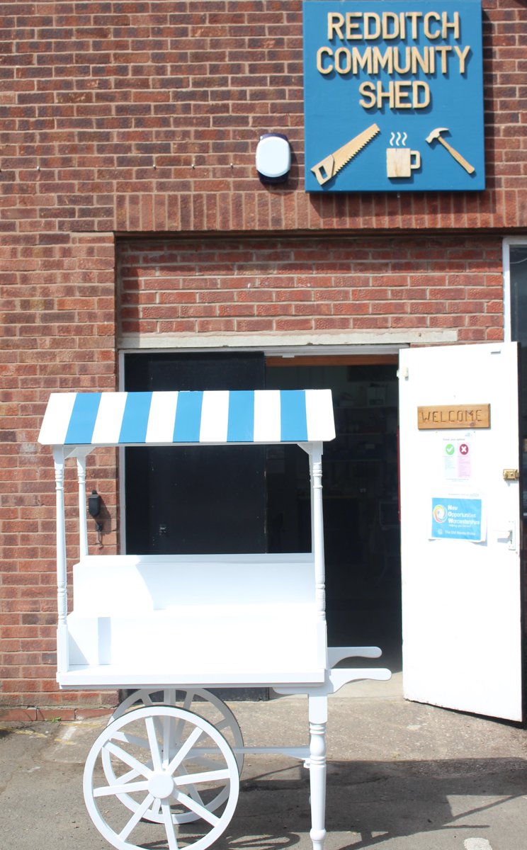 Candy Cart complete! Project made in the Redditch Community Shed. For hire for parties and wedding events. Enquire via Twitter.
@BigLotteryFund #DIY #Redditch #community #weddingevent #party #hire