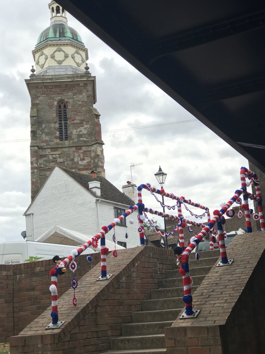 uptonhour's tweet photo. #yarnbombing under the Bridge in Upton by the #knitandnatter group #uptonlibrary @WorcesterHour @MalvernGazette @malvernhillshr https://t.co/z2J5L2809m