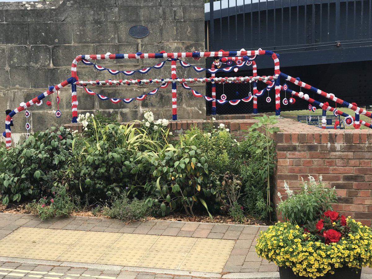 Lovely day for Flowers with #uptoninbloom #uptonuponsevern <a href="/uptonuponsevern/">Jackie Surtees</a>