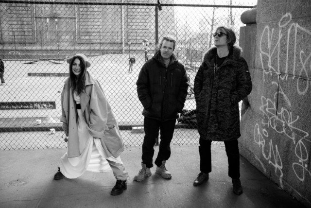 Brian DeGraw of <a href="/GangGangDance/">Gang Gang Dance</a> spoke to <a href="/vulture/">Vulture</a> about the band's inspirations while recording 'Kazuashita', including Rita Ackermann, Terrence Malick, and ... vegetarian burgers 🙂
vulture.com/2018/07/how-ve…