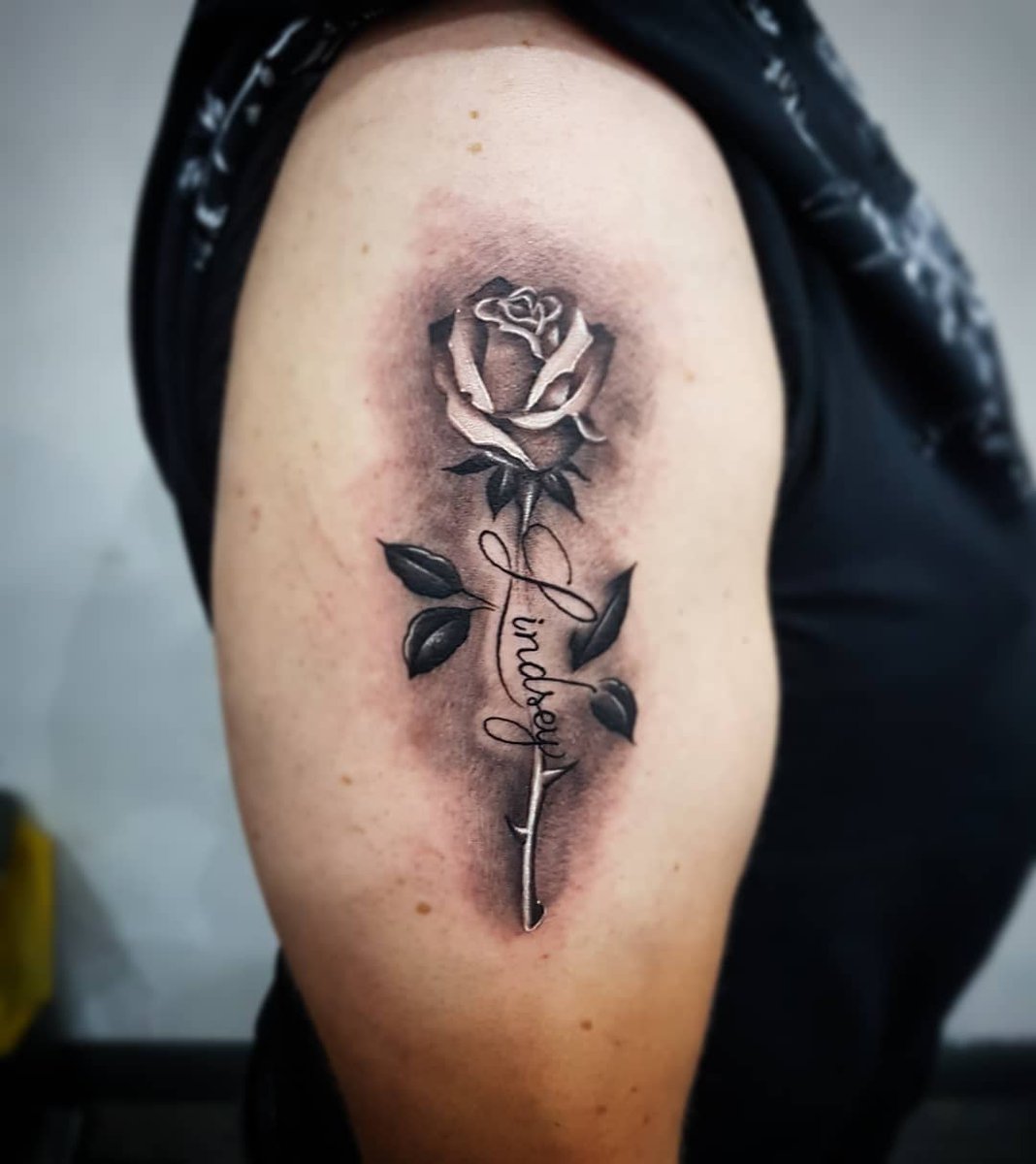 Looking for a tribute tattoo?
Nel's recent piece is a great tribute to the clients wife.  

Looking for a booking contact vidalocatattoobolton@gmail.com
.
#wifetattoo #tributetattoo #tattoo #vidalocatattoo