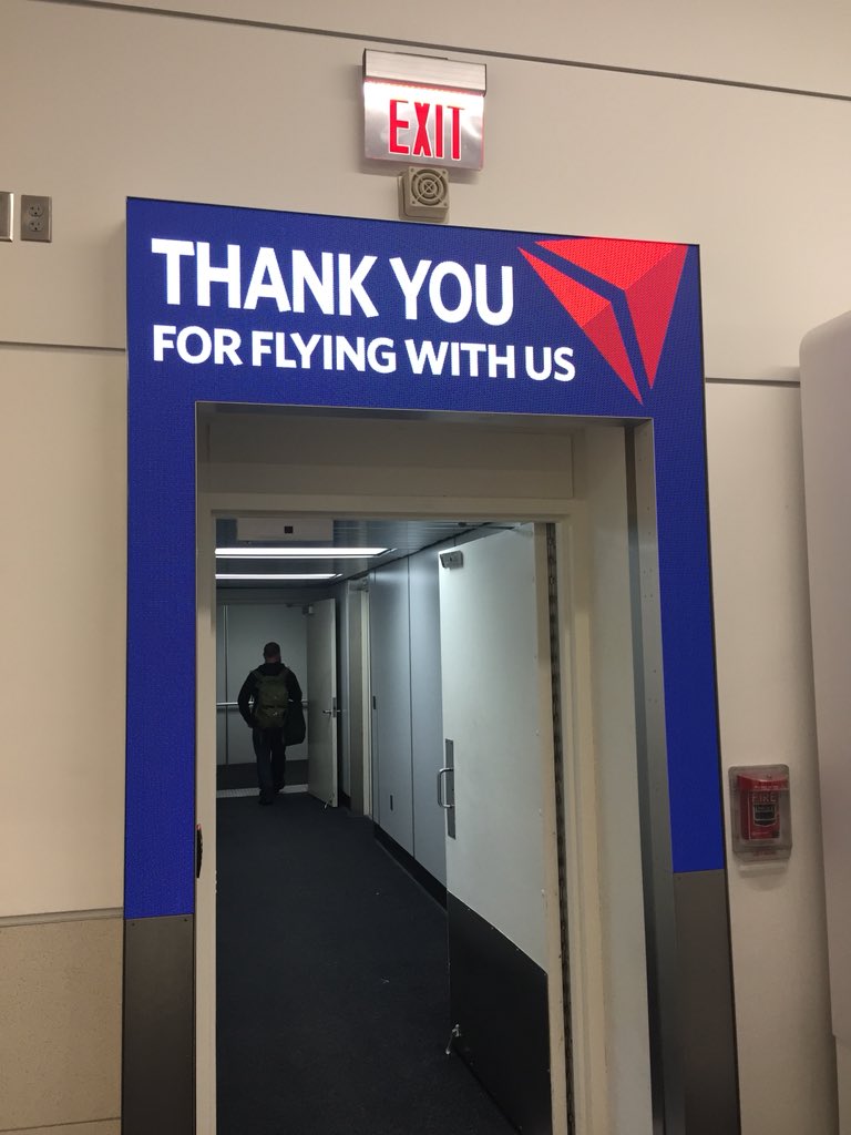 GoldboxATL's tweet photo. #Delta continues to enhance their passenger’s travel experience. This illuminated door frame, in test at @ATLairport C35, will display personal messages to passengers on the flight. “Happy Birthday Ron, Congrats to Ryan for crossing 2MM on this flight”.  #DeltaBetaTest #PaxEx👏 https://t.co/b7eGoX645g