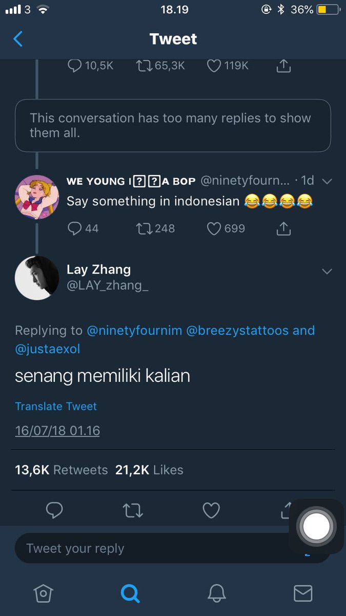EXOWORLDINA's tweet photo. Lay replied to an Indonesian fans “senang memiliki kalian”

Kami juga senang memilikimu 💖💖😘 @LAY_zhang_ https://t.co/hAVBvwokQE