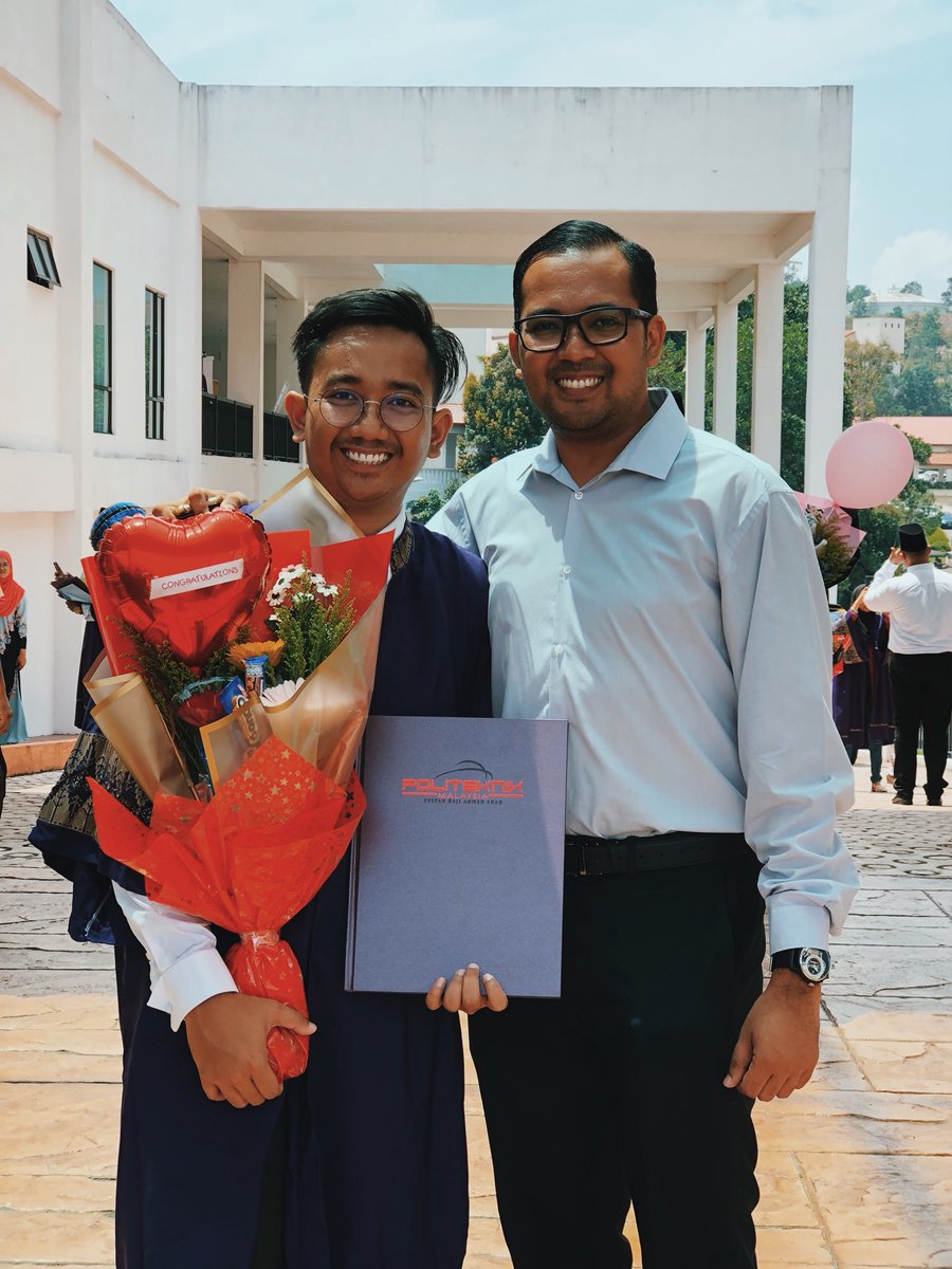 khairulazhar___'s tweet photo. “Mereka yang berjaya bukanlah mereka yang gagal dalam mencuba, bukan juga mereka yang sering gagal tetapi mereka yang tidak pernah gagal mencuba dan terus mencuba sehingga kejayaan yang dikecapi” #diplomaDone #nextDegree https://t.co/3CoFSrGNL5