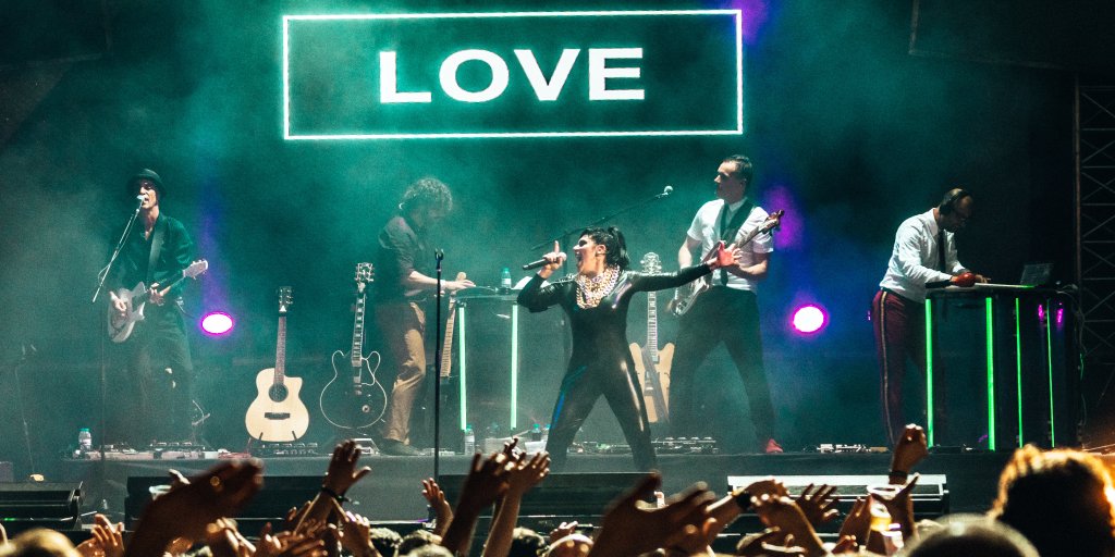 thegiftband's tweet photo. Um concerto fantástico no @NOS_Alive! Qual foi a vossa canção favorita?
---
A fantastic concert at @NOS_Alive! What was your favorite song?
#TheGiftOfficial #TheGift #AltarTour #NOSAlive #NOSClubbing https://t.co/nAWuL0eQvr