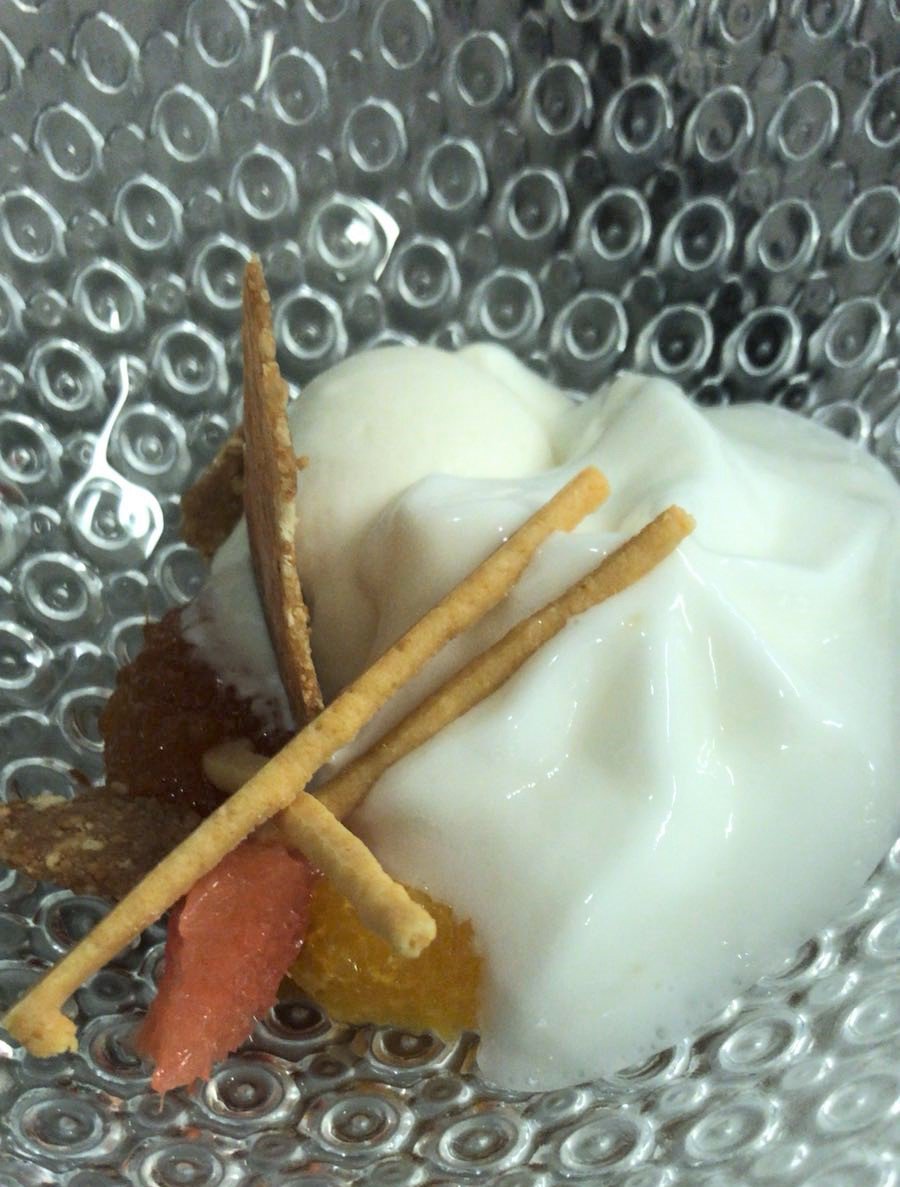 RincondeMoraga's tweet photo. Te hará perder el sentido. Yogur en textura con cítricos 

➡️elrincondemoraga@gmail.com 922 464 564 / 600 837 416 

#elrincondemoraga #nuevacocinacanaria #saborlapalma https://t.co/9SeAYeToOO