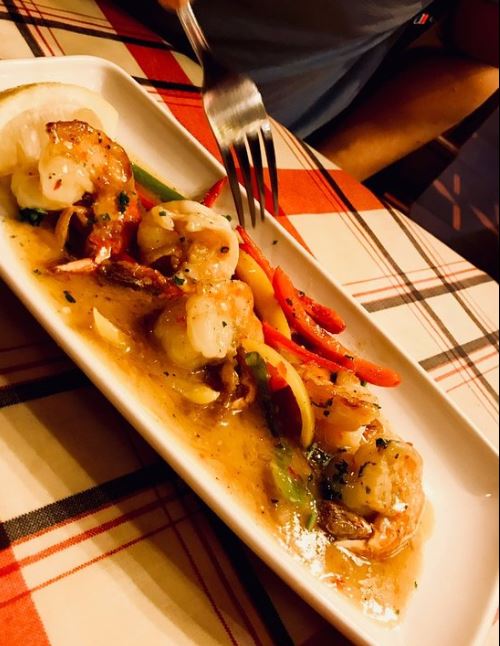 villaromanaliv's tweet photo. Mmmmm LOOK at this for an antipasti 🤤🤤. King prawns pan fried in olive oil with garlic, peppers and fresh chilli in a Napoli sauce - W O W 😍
#VisitLiverpool
#LiverpoolItalian
#EatOutLiverpool
@LiverpoolTweeta
@TheKop_com https://t.co/76M3773H9T