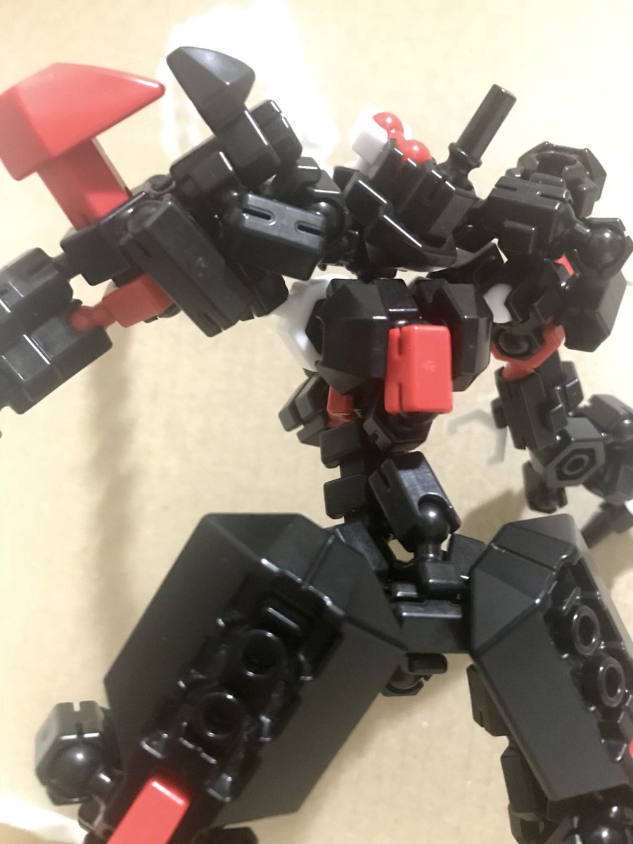 kryofwis's tweet photo. #アソブロック

新作です。今回はなるべく太ましくならないようにしました。

頭部ブレードと装飾、つま先周りを展開し、肩の赤パーツを交換することで高出力形態？にモードチェンジできます https://t.co/w7MxpQnnbK