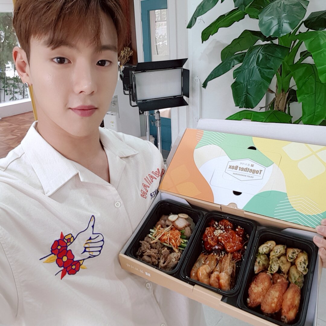 OfficialMONSTAX's tweet photo. [#셔누] 이보단 든든할 수없다. 몬베베도 저녁맛있게 먹어요. #본도시락 #베스트식스박스 https://t.co/IwczJbOoGY
