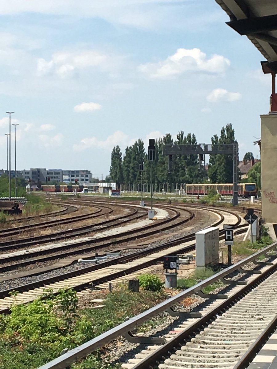 Sie sehen das Backblech Südkreuz/Tempelhof. Hier werden in Berlin die S-Bahnen für den Einsatz aufgewärmt. Ab einer Innentemperatur von 60 Grad geht’s ab auf den Ring. #Berlin #sbahnberlin