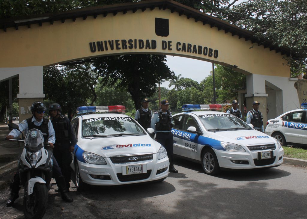 TuraguaNews's tweet photo. CARABOBO | Gracias a un acuerdo establecido por el Gob. @rafaellacava10  con la comunidad estudiantil, fue activado el Dispositivo Especial de Seguridad en la Universidad de Carabobo https://t.co/VYkpAdOuV6 @NicolasMaduro @TareckPSUV @LuisLopezPSUV  #SolidaridadLatinoamericana https://t.co/791v083iPS
