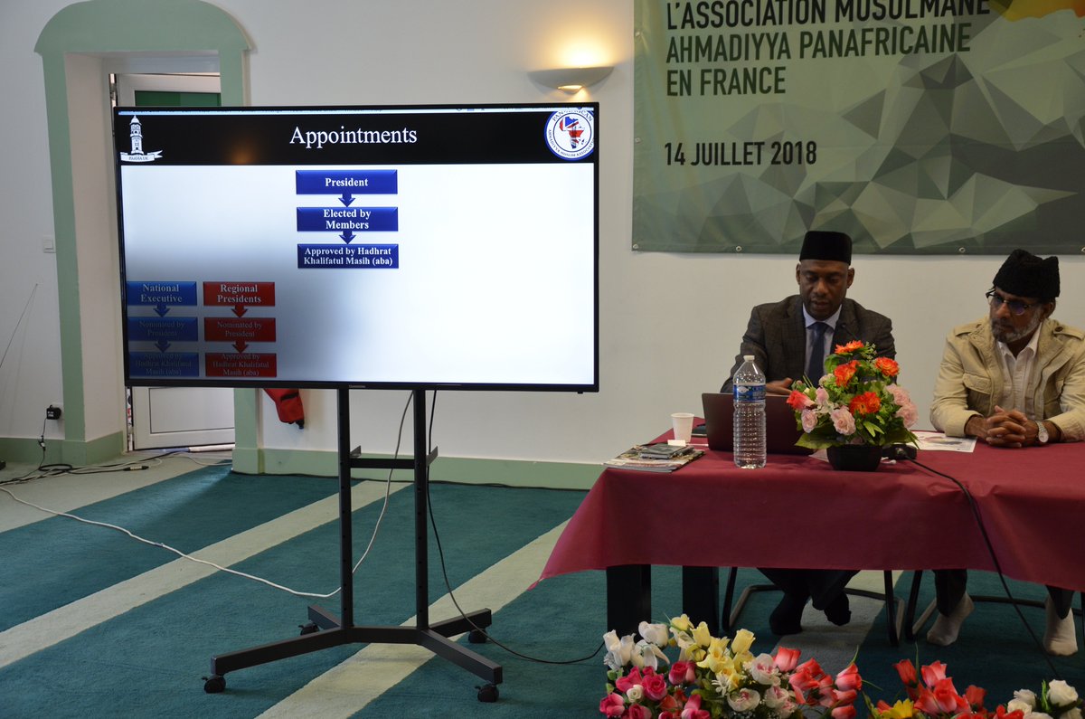 PAAMA_UK's tweet photo. #PAAMA_UK President Tommy Kallon talks the members through an 'Introduction to PAAMA' presentation at the inauguration of #PAAMA_France explaining the aims, objectives, mission statement of #PAAMA as well as its organisational structure and membership eligibility. https://t.co/OxjsIyqcPy