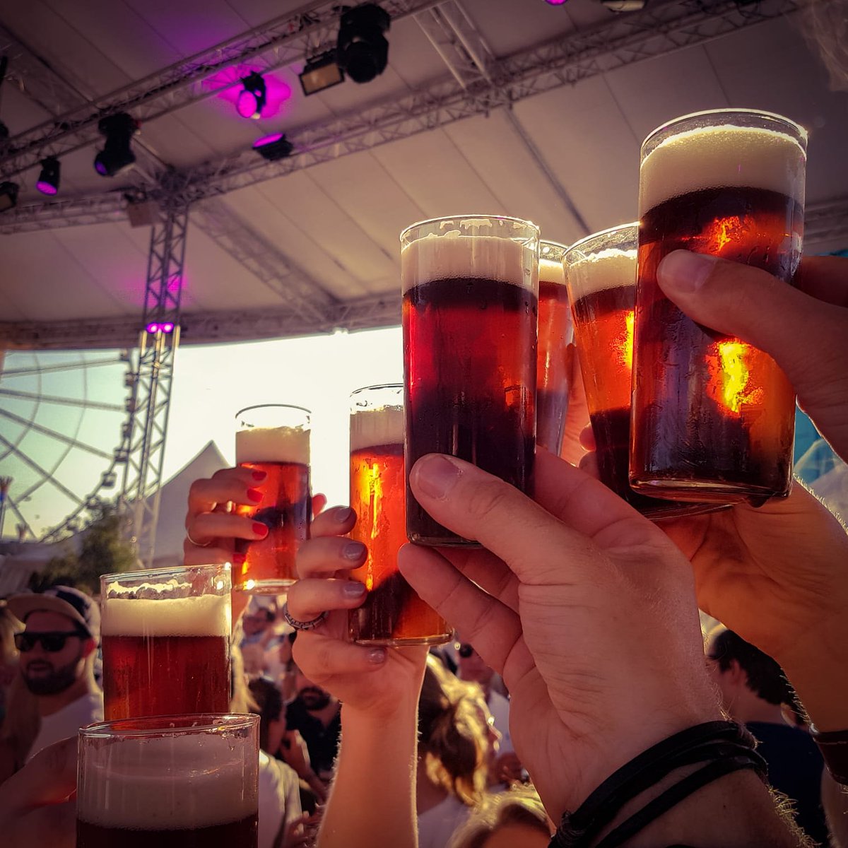 AltbierweltDe's tweet photo. Gestern Abend im Uerige Zelt auf der Größten Kirmes am Rhein #Düsseldorf #altbier #uerige #gkar https://t.co/pd13R5J2xg