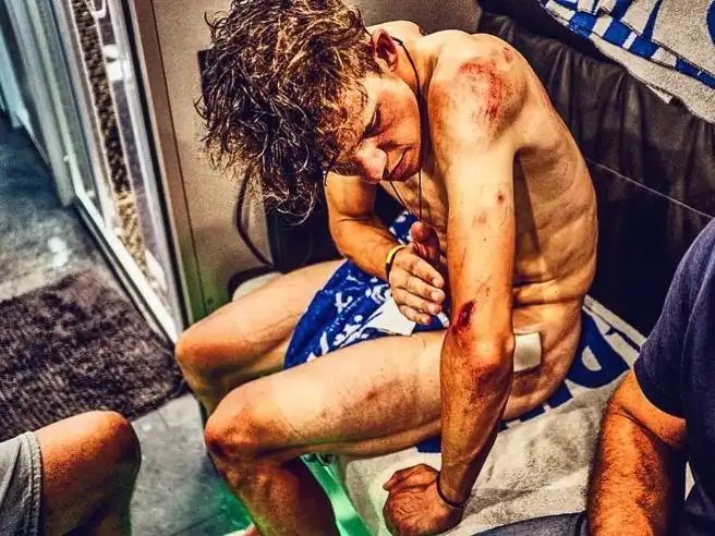 ivaldimarco's tweet photo. A tutti i calciatori che ad ogni pizzicotto si rotolano a terra tra dolori indicibili. Questo è uno sport. Si chiama ciclismo. https://t.co/3K4rJ5sBLn