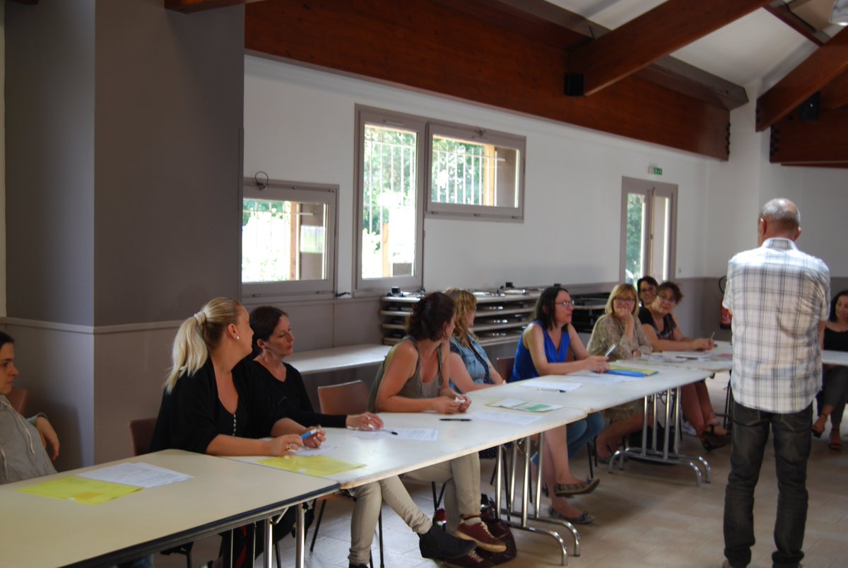 CrepiPyrenees's tweet photo. Le 5 juillet a été, pour le CREPI Pyrénées, le jour du bilan de l'action AMBASSADEURS(DRICES) DES METIERS de 2 mois et demi à destination de femmes résidant dans les quartiers prioritaires. Bilan positif avec une seule ombre au tableau… une action qui aurait dû être plus longue! https://t.co/eDrzLwLdC6