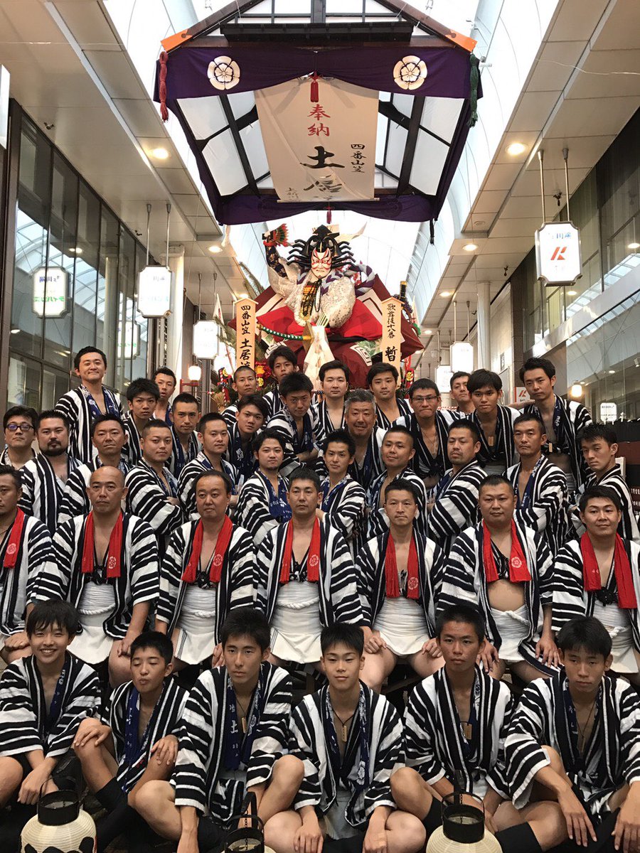 SNomaguchi's tweet photo. 15日追山笠をむかえまして無事山笠を奉納しました。
今年は当番町として今までとは違いとても忙しい日々を過ごし、かなり苦しい年でしたが終わってしまえば良かったのかなって思える山笠でした。
また、高提灯、櫛田入りと選んで頂き本当に嬉しかったです。
来年も頑張ります！ https://t.co/y36vBMk7qS