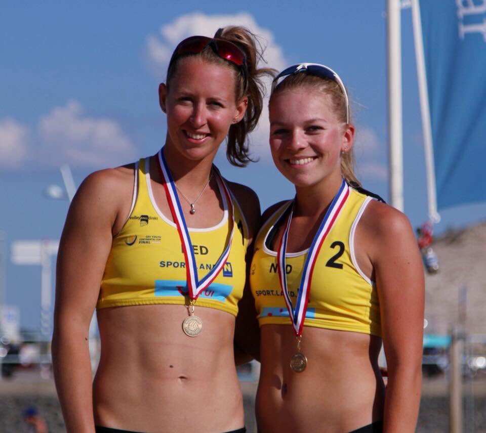 Beachsport's tweet image. Wat een weekend! Emi en Raïsa 2e vd wereld &amp;lt;19. Hannah en Danique winnen goud NK&amp;lt;19. Mexime en Britt zilver NK &amp;lt;21 en Jill en Maxime brons NK&amp;lt;21. Mexime, Sarah, Flore en Britt ook nog finale topdivisie. #toppers