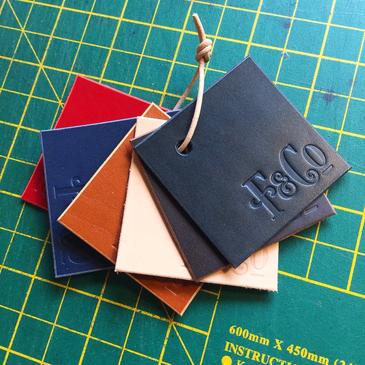 Leather_Thread's tweet photo. Colour swatch for @furbellowco 🌈. #leatherandthread #handmade #leather #wallet #cardholder #belt #accessories #leathercraft #leathergoods #british #artisan #mensfashion #fashion #edc #gift #giftsforhim #giftsforher #giftideas https://t.co/bKutWBVKkO
