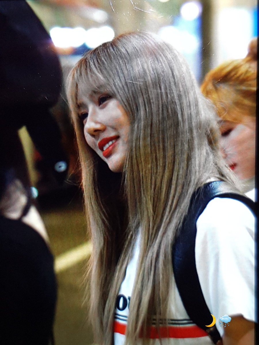 19970107com's tweet photo. 180717 ICN 입국

내가 버틸수있는건 항상 먼저 손 내밀어주는
네 덕분이야 고생했어 유현아😌❣

#드림캐쳐 #유현 #Dreamcatcher #YOOHYEON @hf_dreamcatcher https://t.co/xVqPX8UToS