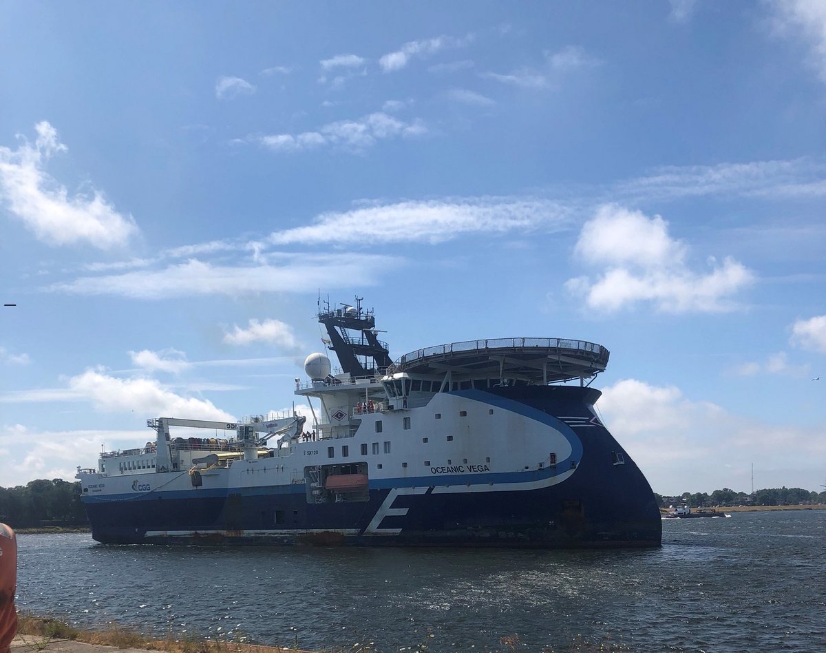 DHSSAgencies's tweet image. Just a day at the office for DHSS at #AYOP ports. With 2 #seismic vessels in #Amsterdam this is nr 3, #OceanicVega arriving at the support base in #VelsenNoord #seismiclive #oneofakind #mobilization #atyourservice #iamoffshore