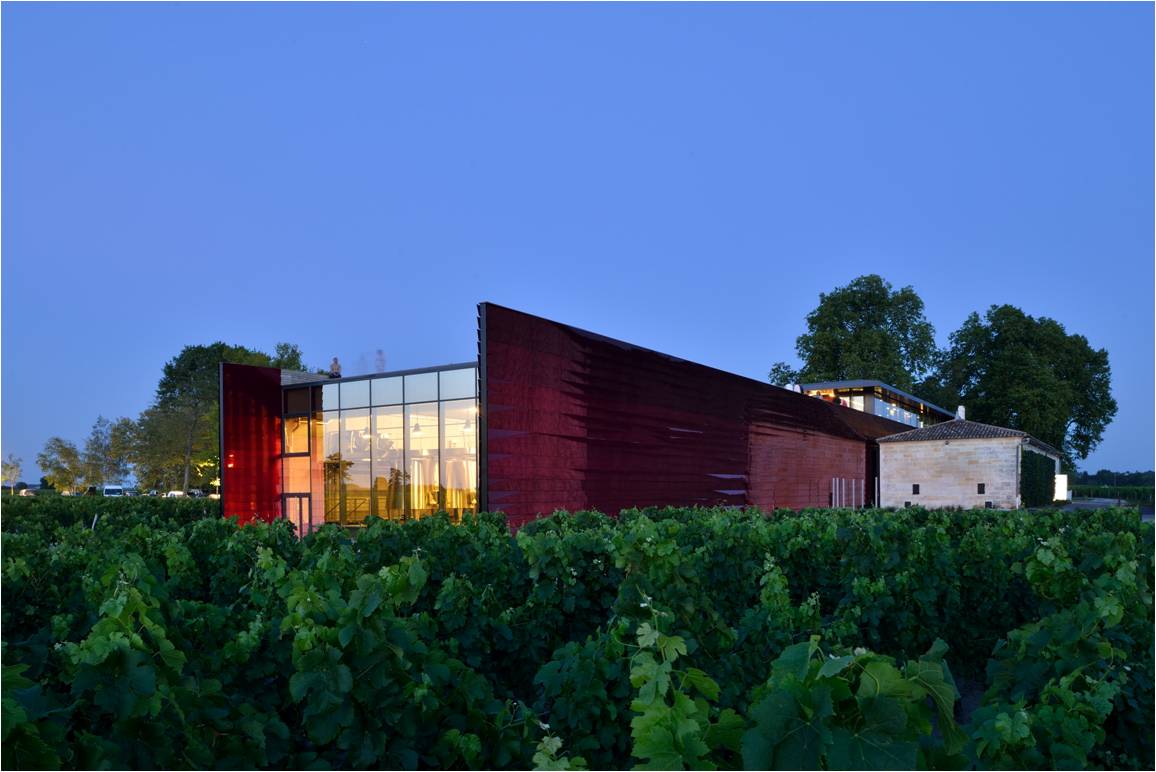 BdxExecTravel's tweet photo. Enjoy a great Wine Tour with Bordeaux Top Growth and discover the beautiful @VignoblesFayat 🍷

#chateau #saintemilion #winelover https://t.co/hcexQhTxWm