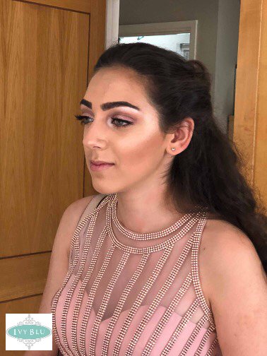 Can we just say, the highlight and contour work is stunning on our girl! Welcome to the #ivyblubelles club. 

#contour