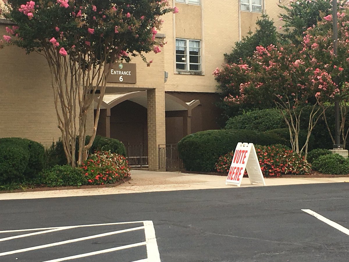christinemitch_'s tweet photo. Polls have been open for 20 minutes— and so far there hasn’t been a lot of action at the FBC polling location in Huntsville. Only 15-18% of Alabama’s registered voters are predicted to participate in today’s runoff election #valleyvotes https://t.co/0tdHBohvzL