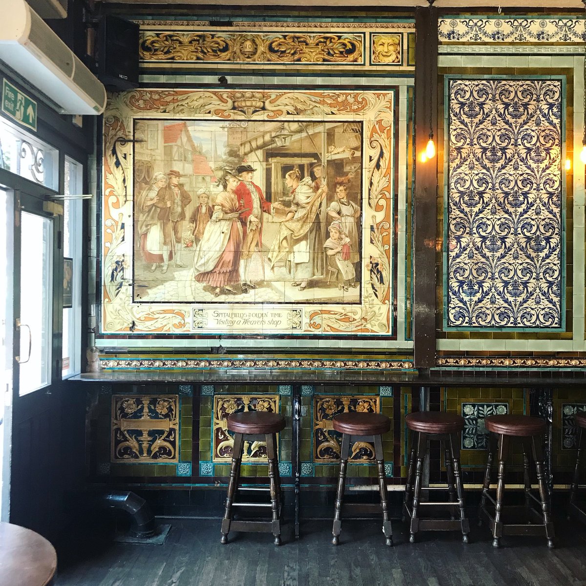 The Ten Bells (@thetenbellse1) on Twitter photo Our weekly quiz night is back! Book your table to test your knowledge & win a £40 bar tab! <a href="/treehousequiz/">Treehouse Quizzes</a> Our weekly quiz night is back! Book your table to test your knowledge & win a £40 bar tab! <a href="/treehousequiz/">Treehouse Quizzes</a>