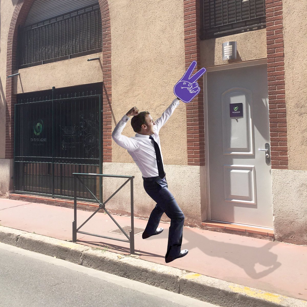 tataragne's tweet photo. " Quand tu apprends que ton site va être fait par @tataragne " #PoseTonMacron ✌️ https://t.co/M6LFWc6STK