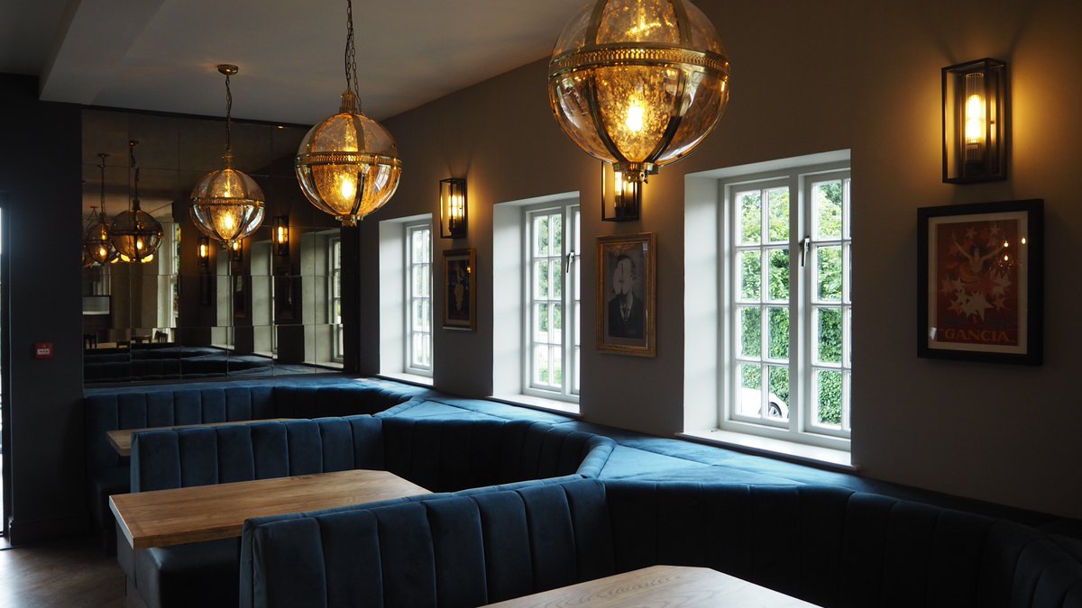 lightique's tweet photo. The Pippin is Poppin' its brand new look! 🎉 The Pippin, Allington @greeneking Designers: @Hunter_Patel 👏
#PippinPoppin #Allington #Kent #Greeneking #TuesdayTransformation #publights #lightsupply #Lightique https://t.co/pd560ybKsY