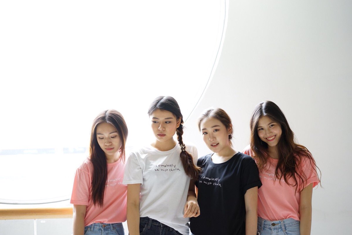 chulafreshmen's tweet photo. เสื้อยืดฬสวยๆ เพียงตัวละ200บาทเท่านั้น สนใจเข้ามาสอบถามก่อนได้นะค้าา😍😍😍😍 line id : @Lcy9909w 👈🏼👈🏼👈🏼 #ChulaCuteBoy #CUFirstDate61 #teamchula #cufirstdate #chula #ทีมจุฬา https://t.co/9uXMAp18vQ