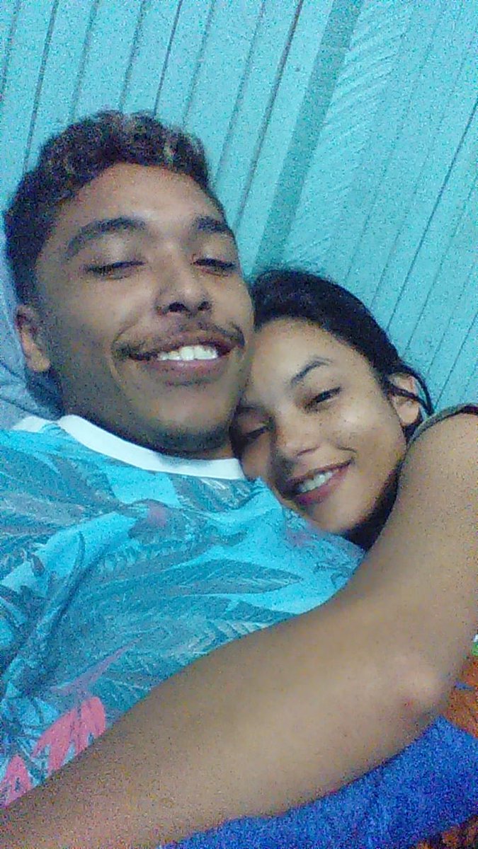 NinaSilvaD's tweet photo. Eu vou me declarar cá voz d coração, olhar nos seus olhos segurando a sua mão ajoelhar e disser, meo grande amor é vc💑❤ #MeoDiaajaComeçouBem😍 #SddsJa🙄 @LbDaVL3 https://t.co/sgQcARNxmx