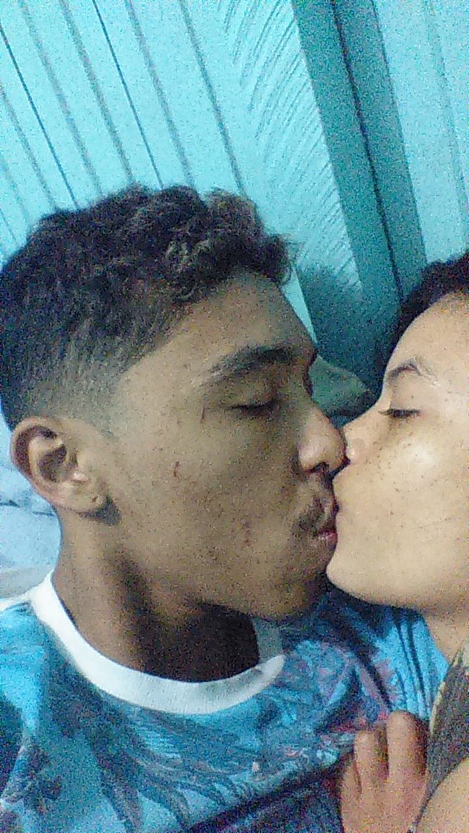 NinaSilvaD's tweet photo. Eu vou me declarar cá voz d coração, olhar nos seus olhos segurando a sua mão ajoelhar e disser, meo grande amor é vc💑❤ #MeoDiaajaComeçouBem😍 #SddsJa🙄 @LbDaVL3 https://t.co/sgQcARNxmx