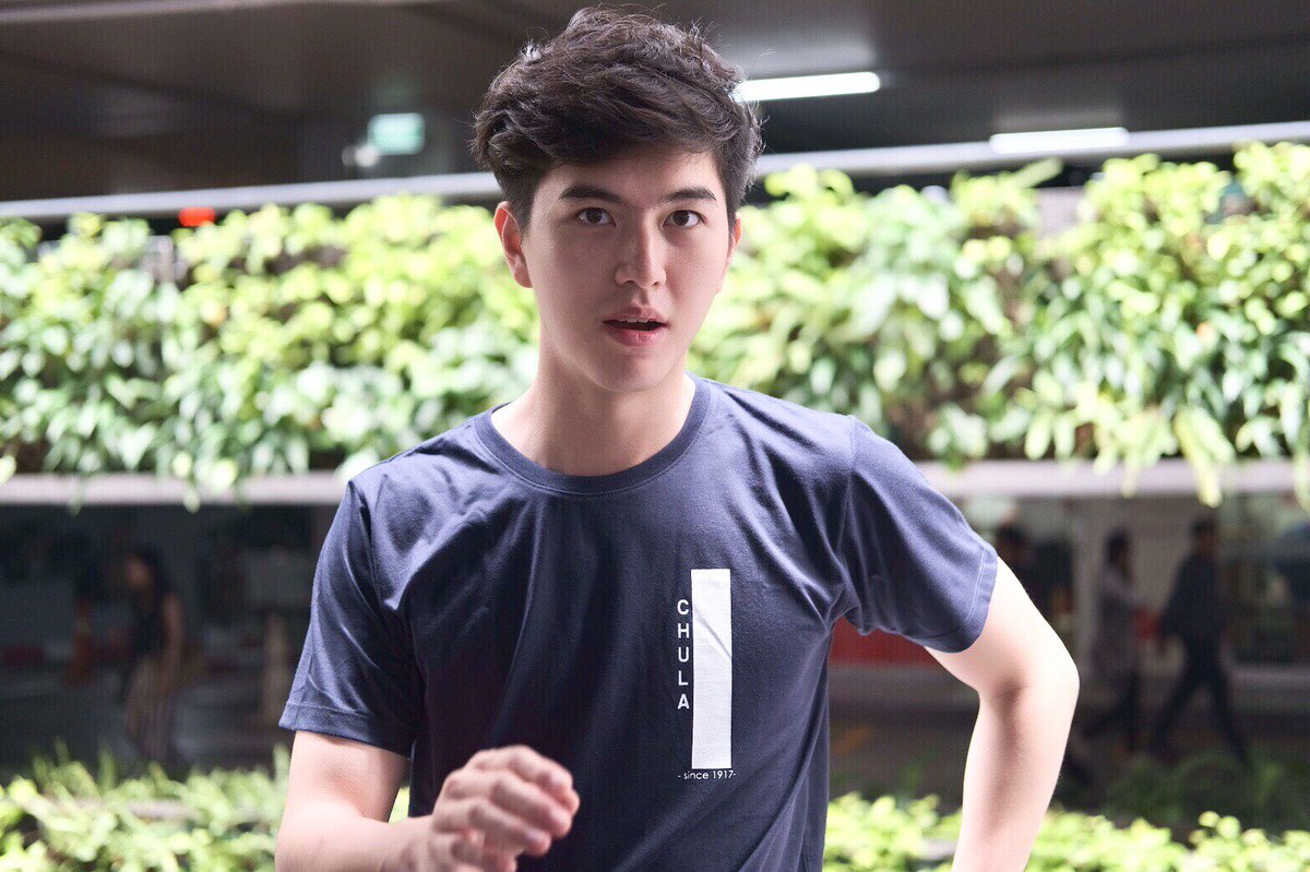 1917Store's tweet photo. Cool t-shirt for a cool one ! จะใส่ไปเดินสยาม ทำงานที่คณะ อ่านหนังสือ ก็ยังต้องคูล รีบสั่งเลยยย💛 line id : @jdo8388o #cufirstdate #รับน้องก้าวใหม่ #รับน้องก้าวใหม่61 #ChulaCuteboy #CUFirstDate2018 #cufirstdate61 https://t.co/lZmgaynSRr