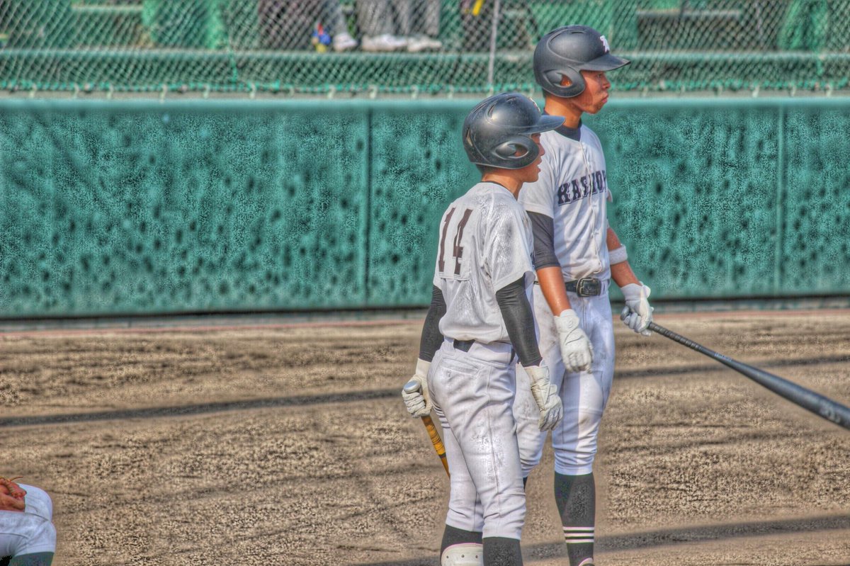 keisuke04123's tweet photo. 高校野球の幕を閉じました
昨年、夏を共に経験させてくれた先輩達、
いままで支えてくれ後輩や先生方、2年半付き合ってきた3年生。
幸せな時間をありがとう
この2年半という時間は俺にとって一生の財産になると思う。
守屋世代でもっと勝ち上がりたかったな（笑） https://t.co/FXcx6aKirn