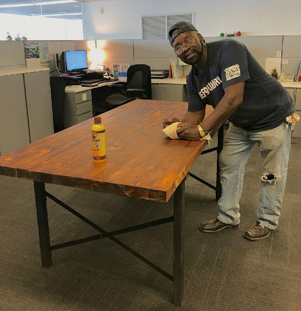 Refoundry's tweet photo. Refoundry Entrepreneur Gene Manigo, owner of Kambui Custom Craft, at @ColumbiaSocEnt delivering custom-made conference table crafted from beams he salvaged from renovation site.
#Entrepreneurship #Opportunity #Inclusion #ReclaimValue #ReinventReentry https://t.co/P07b45gdKO
