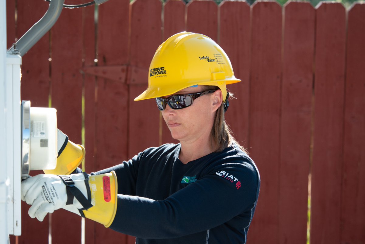 idahopower's tweet photo. Congratulations to Idaho Power Meter Specialist Carrie Corson, who recently was recognized with our company's Presidential Safety Award for helping two customers in dangerous situations. Read more about Carrie's heroic actions in today's Idaho Press! #Safety4Life https://t.co/DqKhLIXS37