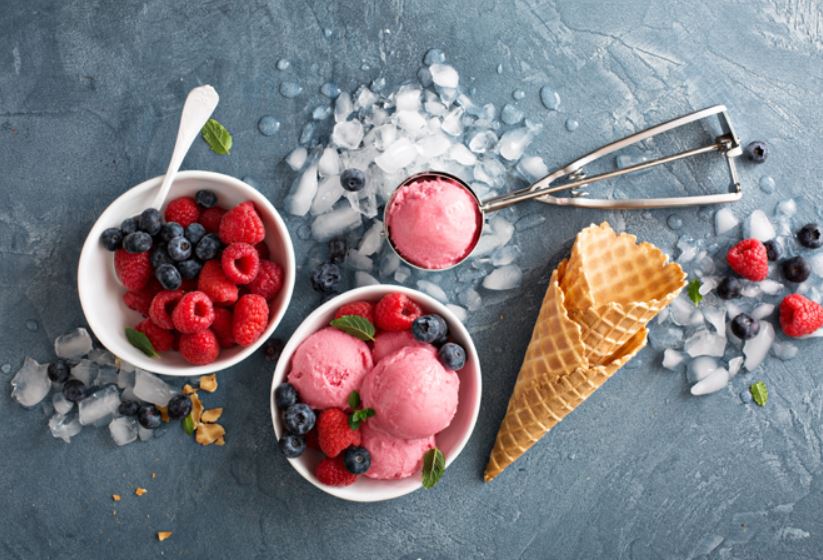 ZagrosSports's tweet photo. Calor!!!😅
...Y lo que más te apetece es venir a Zagros Sports 💪 y tomarte un helado casero🍨 
No tiene por que estar reñido:
https://t.co/l0I4DxTHh6
#BeZagros #SaludZagros #helado #Verano @Maria_SMaroto https://t.co/VrQaSN2Ql3